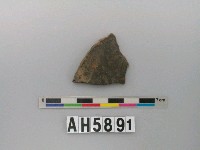 藏品(黑色細砂方格紋陶片)的圖片